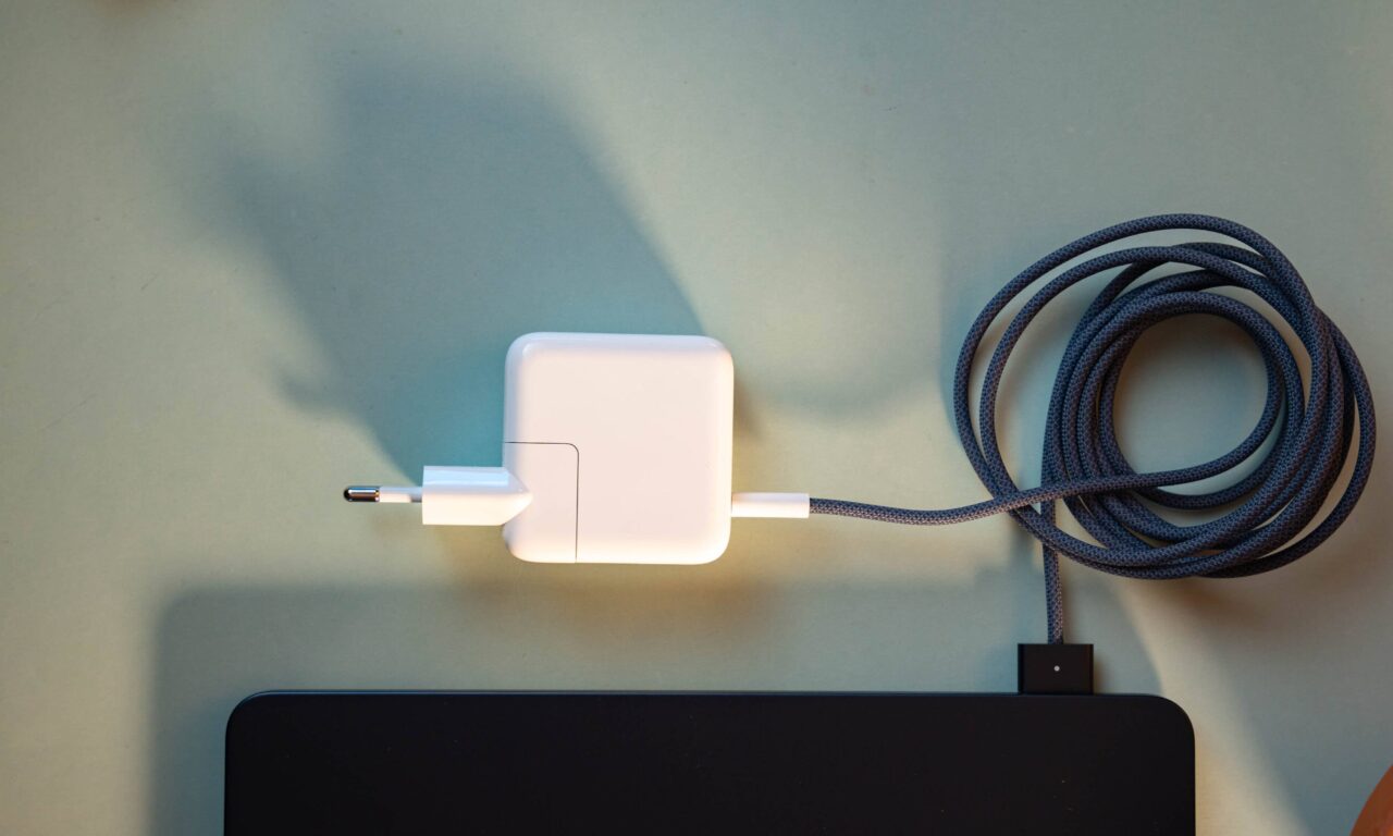 4 Simple Tricks to Speed Up Your Smartwatch Charging