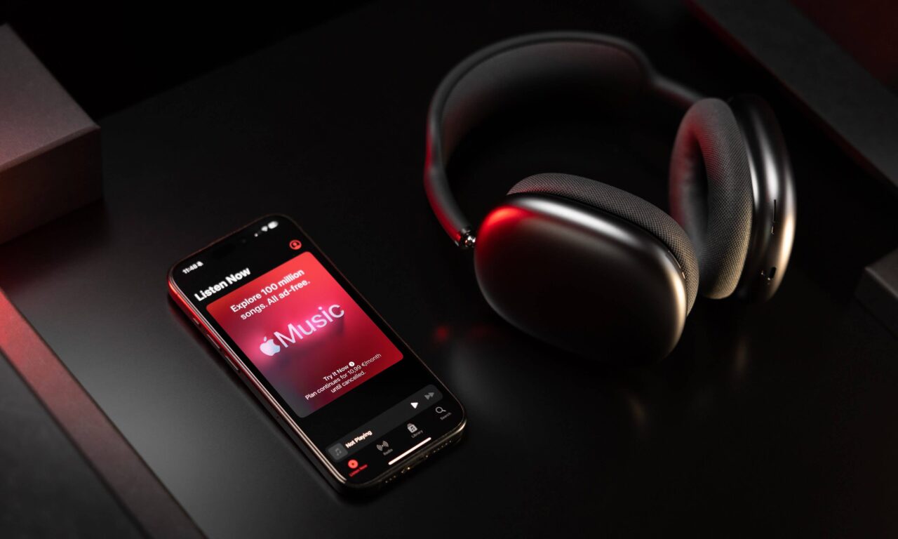 Apple’s Premium AirPods Max Reach New Low Price in Holiday Sale