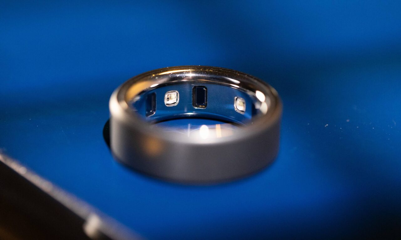 The Smart Ring Everyone Loves Is $150 Off Right Now