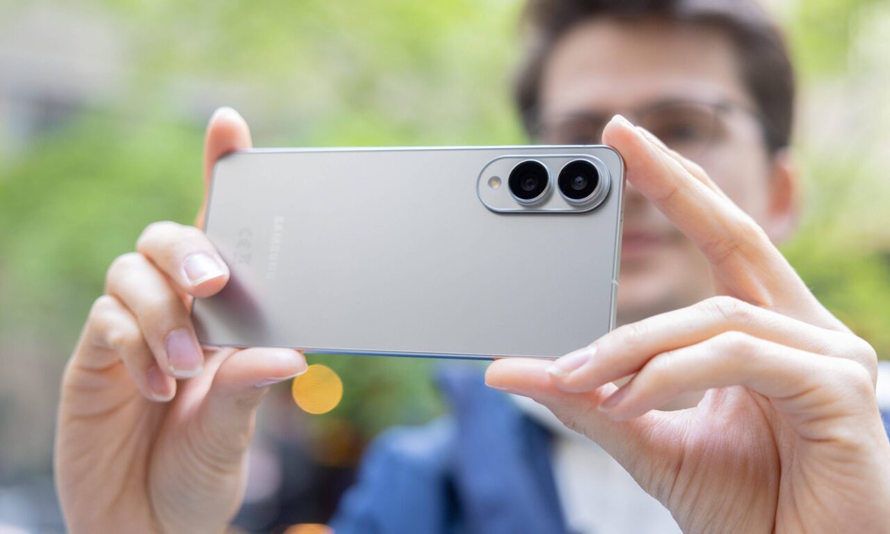 Samsung’s Thinnest Phone Just Got a Huge Discount, Save $490