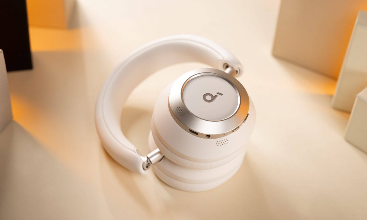 We Found the Cheapest High‑End Headphones This Cyber Week