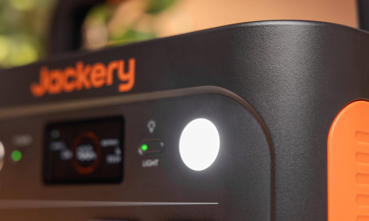 Jackery’s Explorer 1000 V2 is Tough and Small, Now at $450 Off