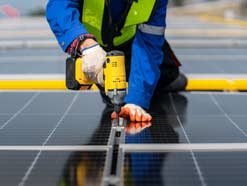Solarstrom mit Nachbarn teilen: Energy Sharing im Realitäts-Check