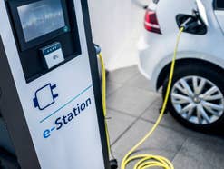 Aral senkt Ladepreise deutlich – andere machen Autostrom teurer