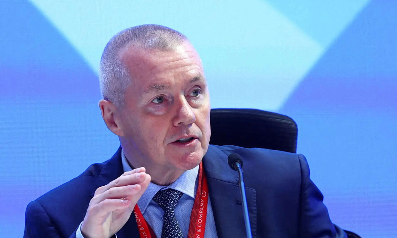 Willie Walsh Takes Charge as CEO of IndiGo, Ushering in New Era of Growth, ETTravelWorld
