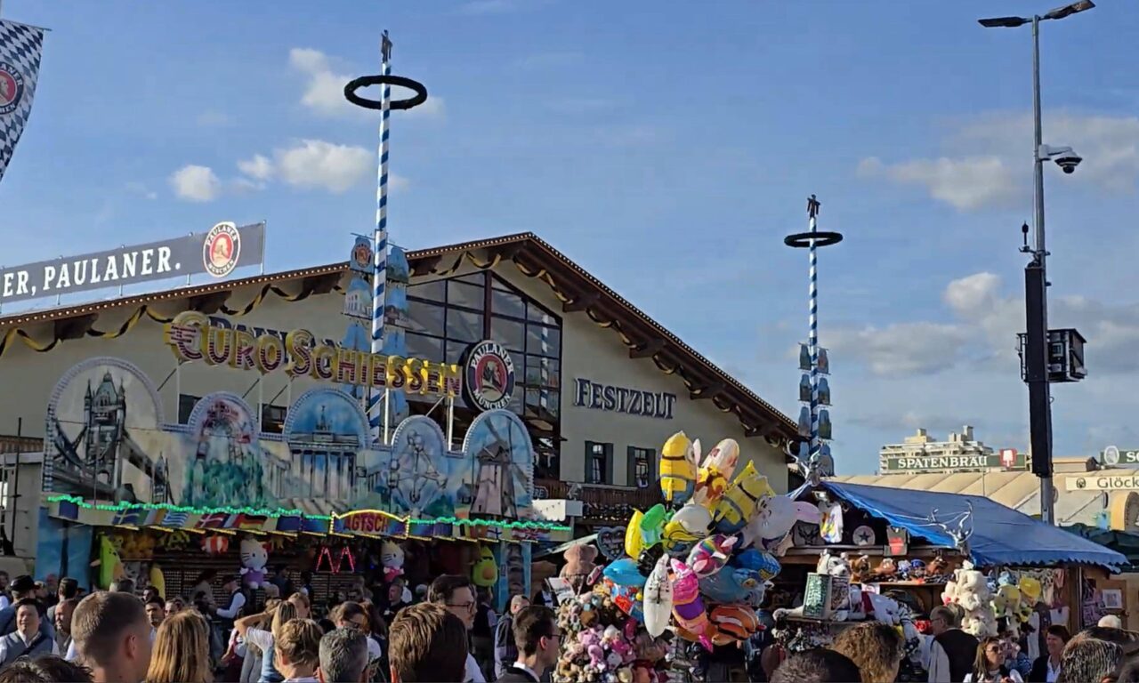 Hinter den Kulissen der Wiesn: Dieses Video zeigt, wie Telekom, Vodafone und O2 für Empfang sorgen
