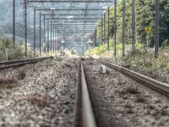 Warum die Bahn oft zu spät kommt – und wir das Problem verschärfen
